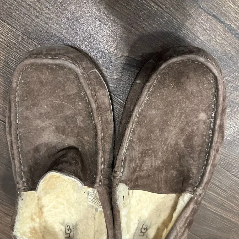 Uggs shearling lined tan moc toe size M14 slippers